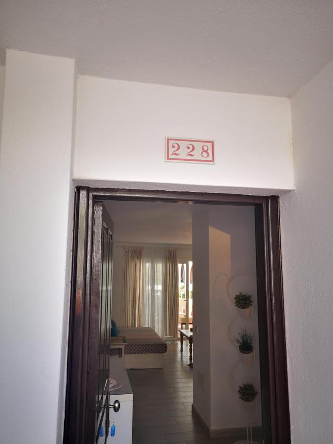 Comfortable Cleo Apartment With Large Terrace Costa Teguise Bagian luar foto